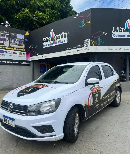 Veículo comercial com adesivagem personalizada
